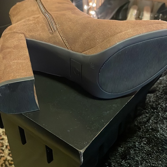 GBG brown suede like platform heeled ankle bootie - Picture 6 of 10